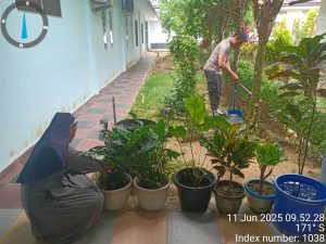 Menyambut Hari Bhayangkara ke-79, Polsek Galang Laksanakan Kegiatan Gotong Royong di Gereja Katolik Ignatius Loyola