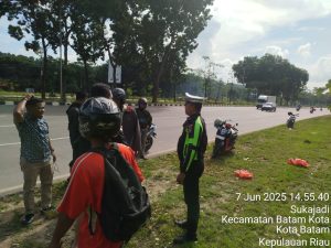 Layanan 110 Polresta Barelang Tunjukkan Aksi Cepat Tangani Kecelakaan di Sukajadi