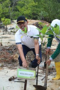 Ketua DPRD Batam Kamaluddin Dukung Aksi Penanaman Mangrove Bersama LSM Mapan di Nongsa