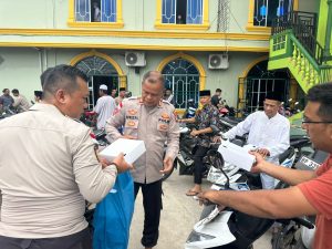 Polsek Lubuk Baja Tebar Kebaikan Lewat Jumat Berkah di Tanjung Uma