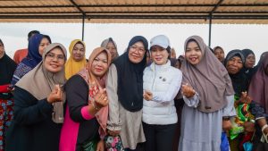 Li Claudia Salurkan Bantuan Sosial dan Tinjau Progres Pembangunan di Rempang Eco City