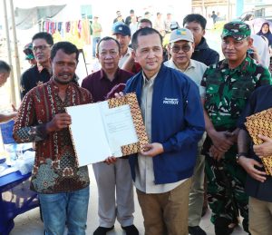 Ketua DPRD Batam Hadiri Kunker Mentrans ke Rempang, 45 Sertifikat Hak Milik Diserahkan ke Warga