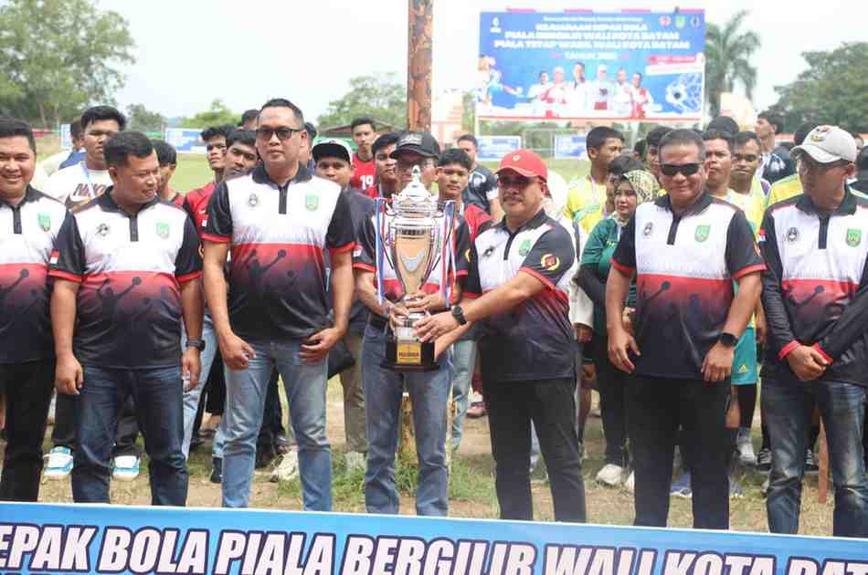 Pimpinan dan Anggota DPRD Batam Hadiri Pembukaan Kejuaraan Sepak Bola Piala Bergilir Wali Kota 2025